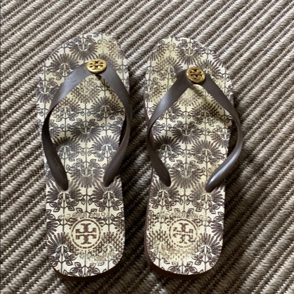 tory burch flip flops